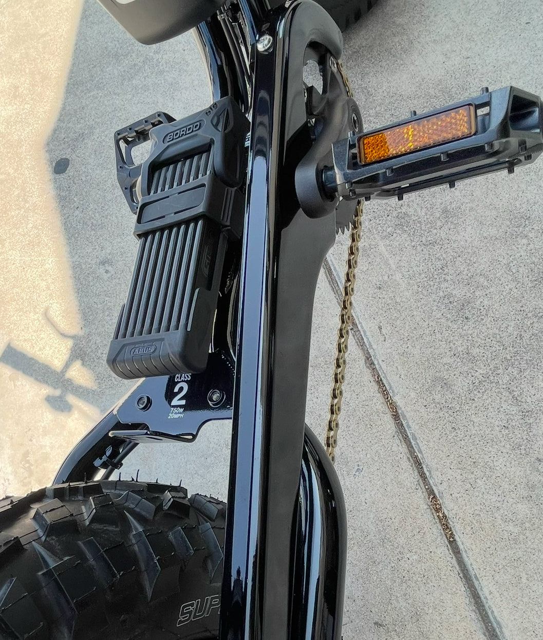 Example of ABUS Lock placements
Planning to pick up your new e-bike/e-moto from our shop location in Newport Beach?
We assemble ABUS Locks onto e-bikes per customer requests at no additional charge.
*Per customer purchase & request, we can assemble an ABUS lock onto an e-bike purchase at no additional charge.