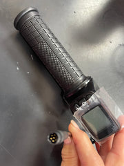 MACFOX TWIST THROTTLE WITH DISPLAY MSRP$90